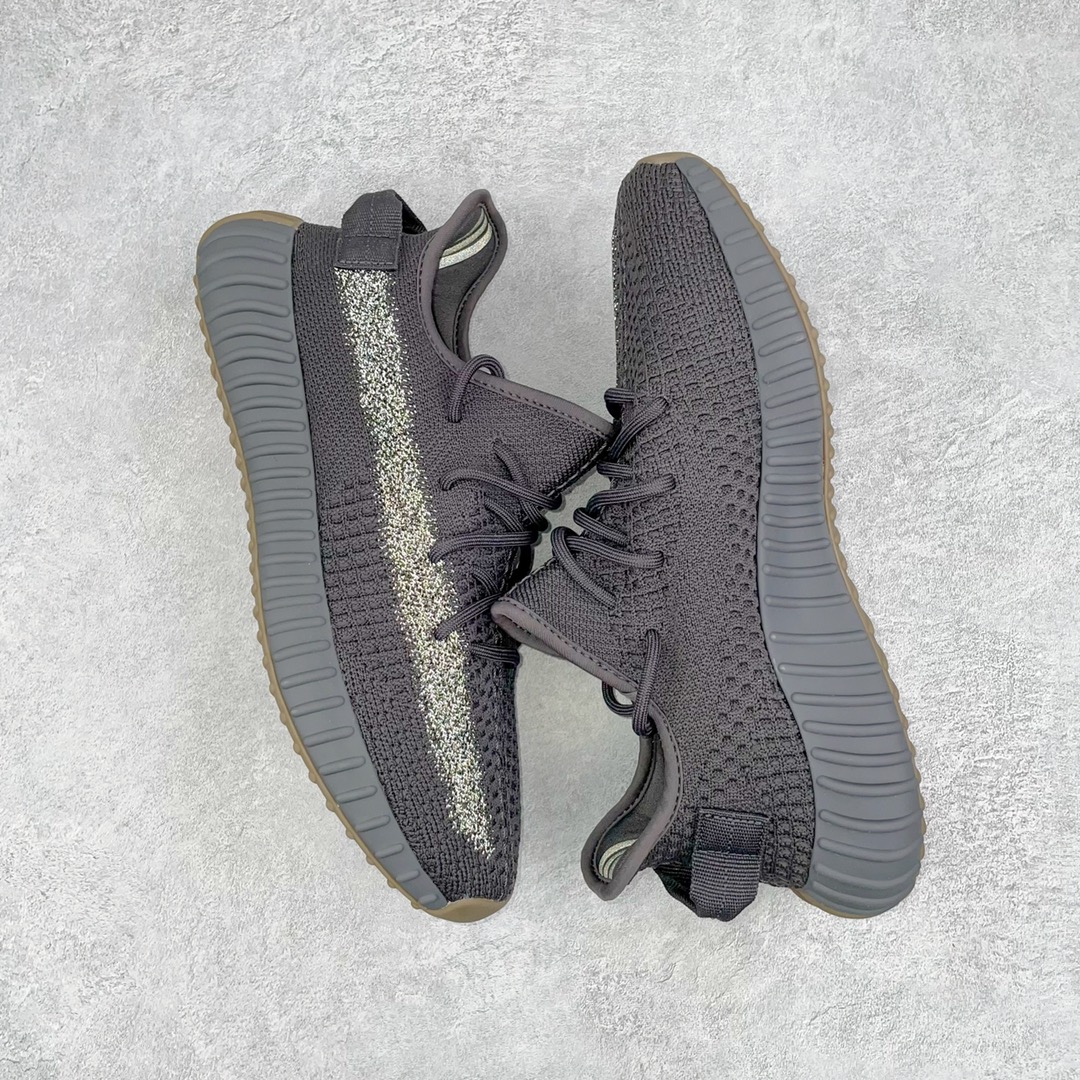 图片[3]-💰200 ＃K版纯原 巴斯夫福利‼Yeezy Boost 350 V2 黑生胶满天星 货号：FY4176 市面中端最王炸版本 lw同源配套打造 全套原楦 原纸版 原鞋开模完美打造 采用辰元飞织鱼丝网原厂面 非进口机台 大底原厂半透明RB巴斯夫满钉大底  原厂东莞百宏3M反光鞋带 质感一致 原厂鑫成新粉原鞋垫 LOGO胶浆印花 钛金针与高士马克线针车精工打造 一切遵循原厂指令单采购同源原材 采购全套原厂进口材料 原纸版 原楦头 一切同源公司 大几率过验 混卖无压力‼️SIZE：36 36.5 37 38 38.5 39 40 40.5 41 42 42.5 43 44 44.5 45 46 47 编码：Mby2936070-运动鞋