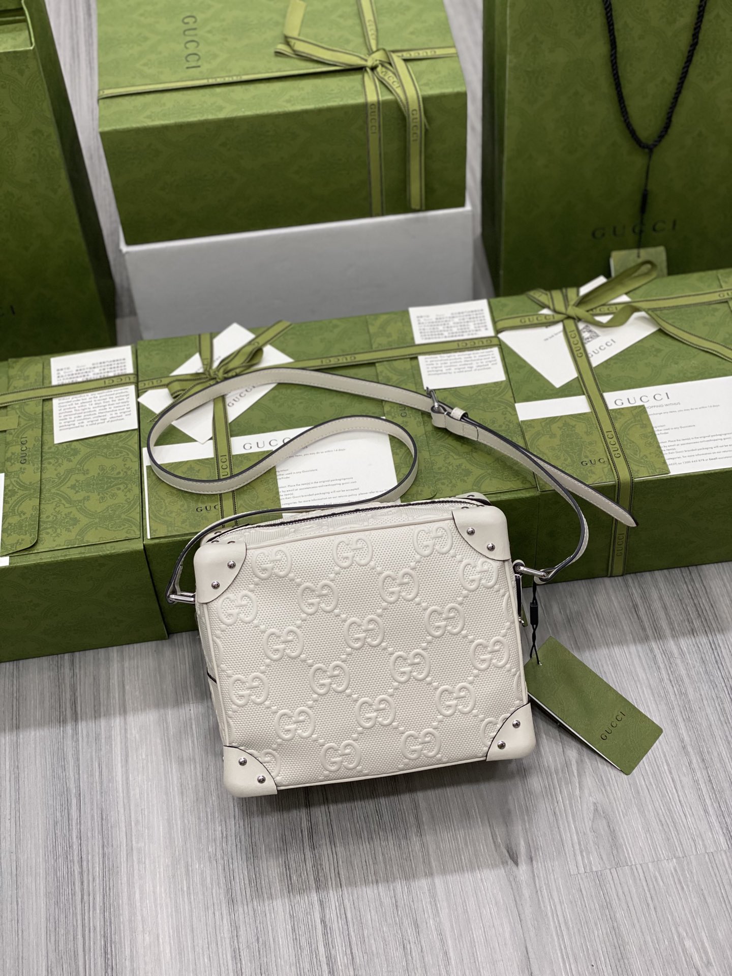 GUCCI квадратная сумка на плячо GG штучнае палатно скураныя куты маланка металічныя ножкі