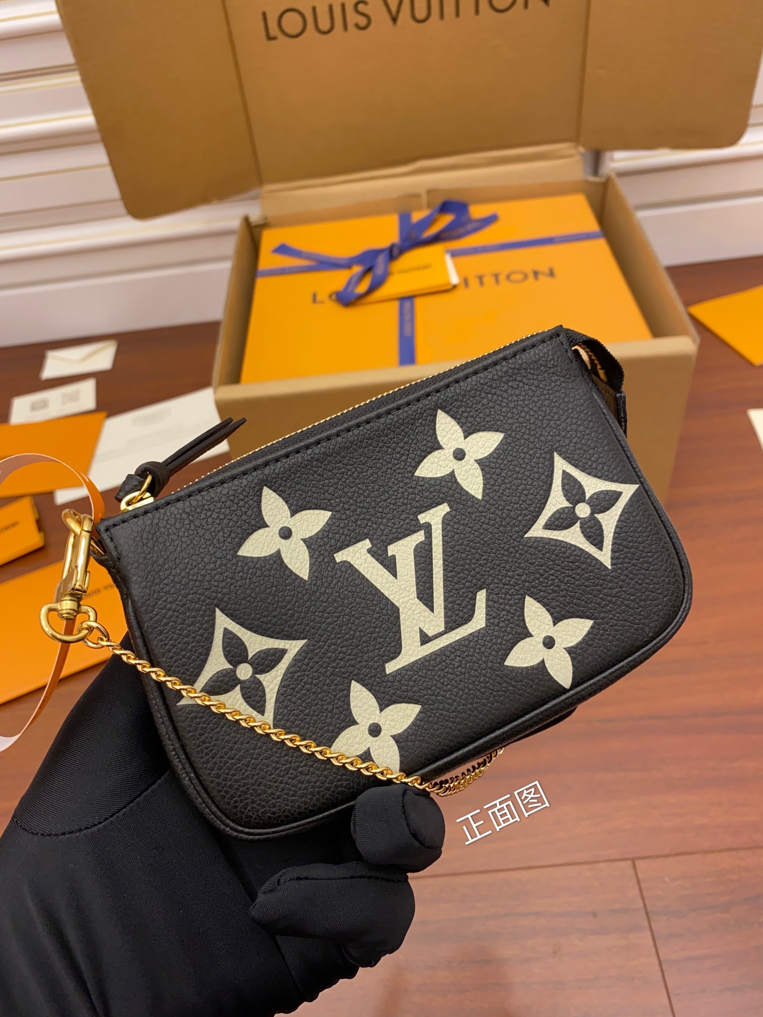 Louis Vuitton LV Mini Pochette Accessoires手拿包 M80732