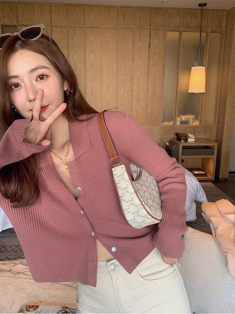 Celine Very refreshing color, eye-catching, full of high-end feeling