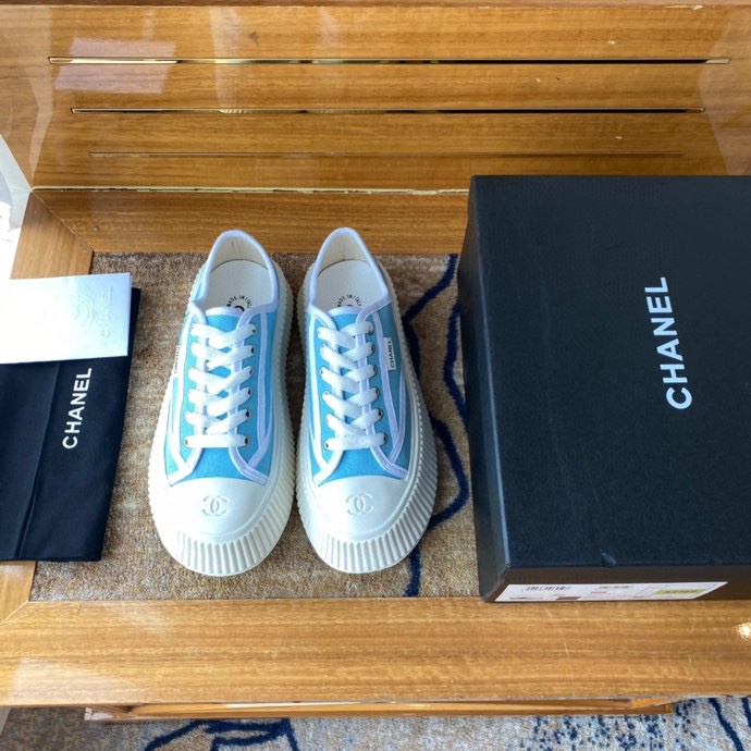 CHANEL キャンバスシューズ インフルエンサーや芸能人も大推し 脚痩せ・脚長効果 愛嬌のあるレトロなフォルム キャンバス 水染め牛革