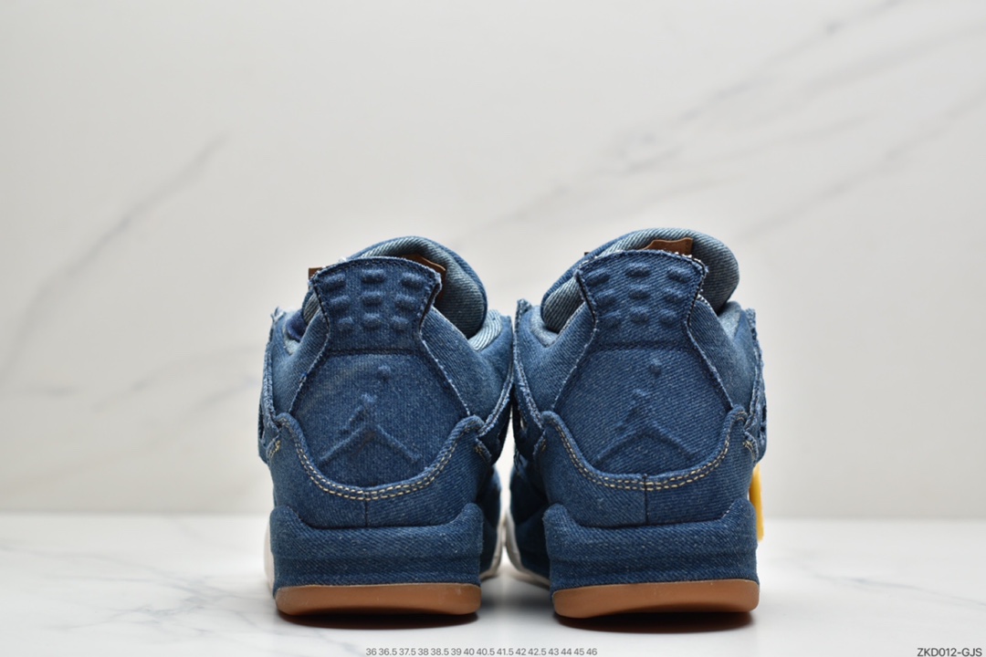 270 Levi’s x Air Jordan 4 ”Black Denim” 篮球鞋  AO2571-401