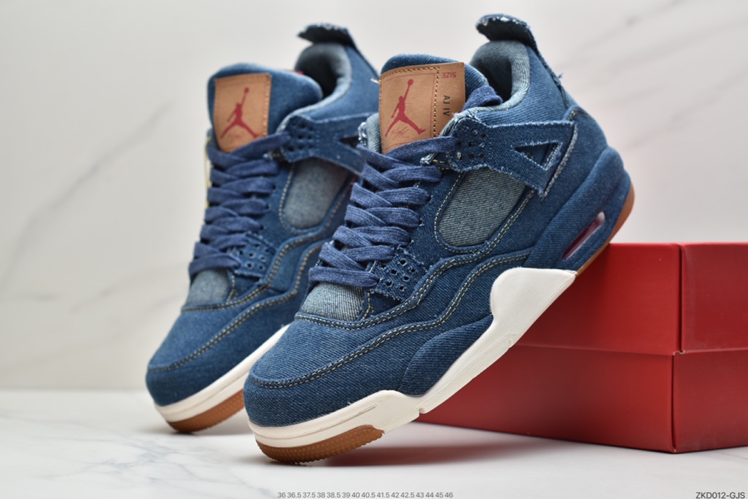 270 Levi’s x Air Jordan 4 ”Black Denim” 篮球鞋  AO2571-401
