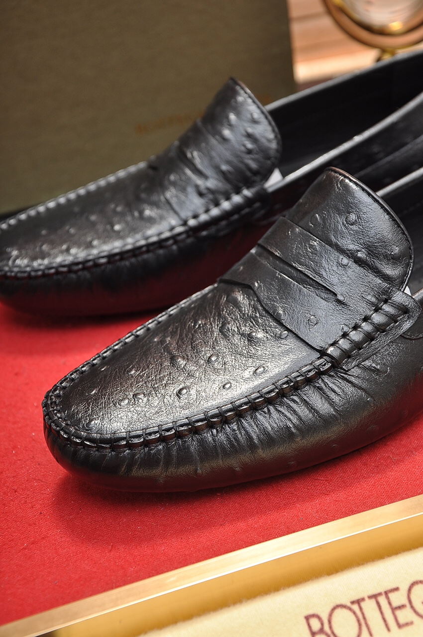 Bottega Veneta Men's Black Leather Loafers - Luxurious & Comfortable 9 i1623950449 1285 7