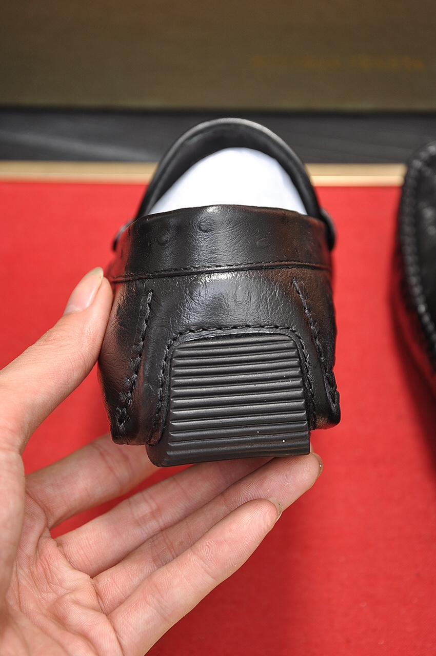 Bottega Veneta Men's Black Leather Loafers - Luxurious & Comfortable 10 i1623950449 4108 8