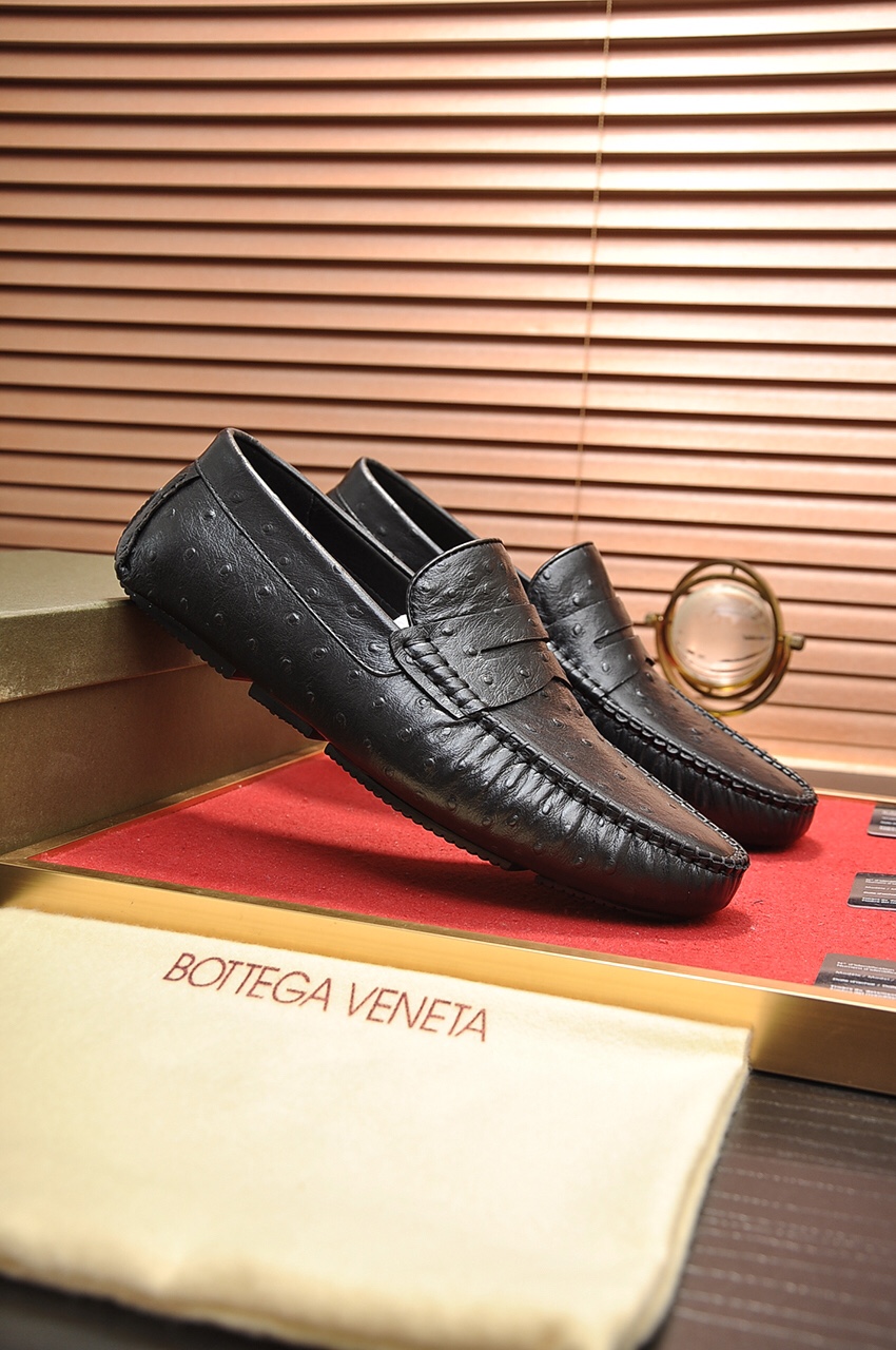 Bottega Veneta Men's Black Leather Loafers - Luxurious & Comfortable 3 i1623950449 8099 1