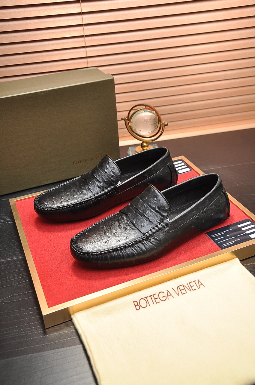 Bottega Veneta Men's Black Leather Loafers - Luxurious & Comfortable 4 i1623950449 9464 2