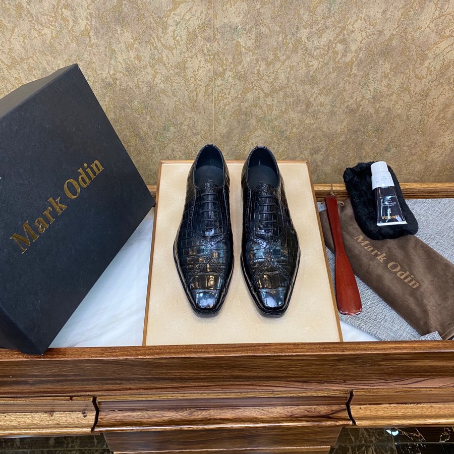 NO:275930,The latest ruthless product, fashion and noble elegance. Originated from 1988s [Pure Handmade] British nobles' royal luxury shoes, luxury Thai Siamese crocodile belly, without splicing the whole crocodile, can only make one foot 38/45 with special maintenance oil;,19860909最新狠货 批 时尚与高贵典雅. 源于1988s【纯手工制作】英国貴族御用奢侈鞋履 奢用泰国暹罗鳄鱼肚皮 不拼接整条鳄鱼只能做一只脚 38/45 配专用保养油；,,Men's shoes