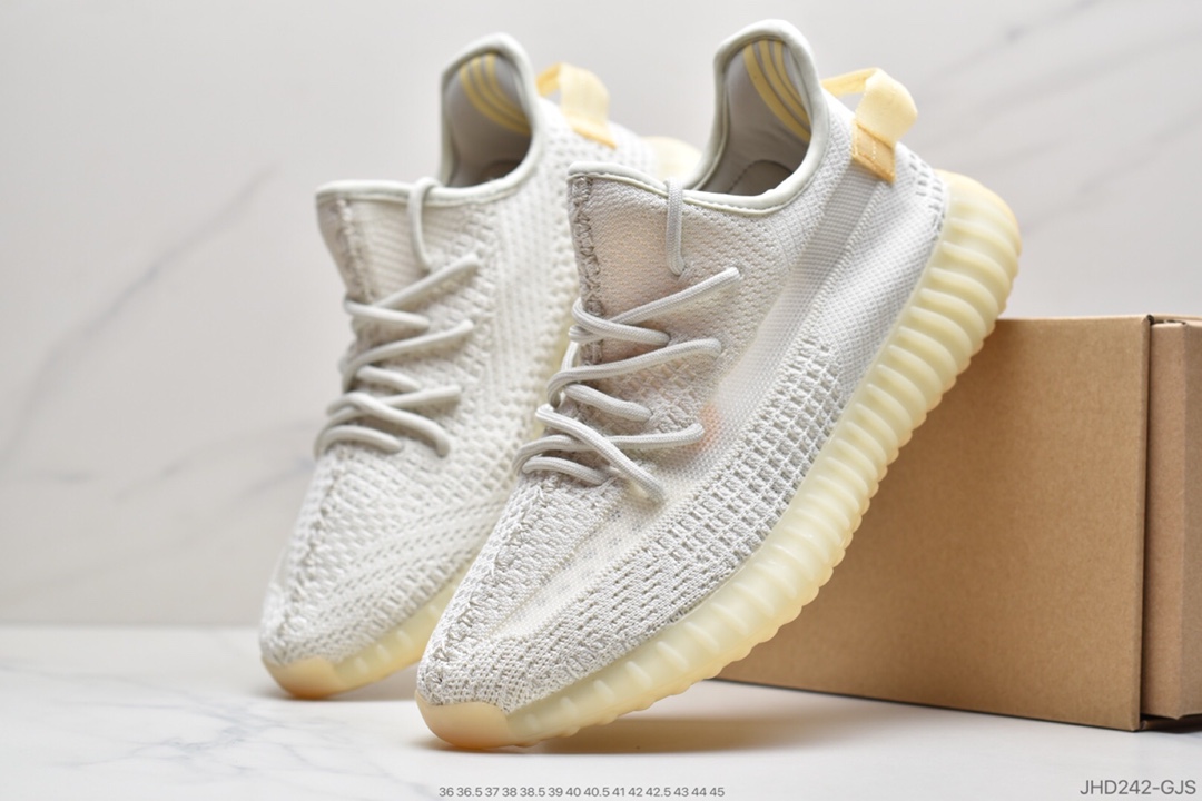 190 联乘侃爷Kanye West x Adidas Yeezy Boost 350 V2”Light”百搭轻便爆米花中底休闲运动慢跑鞋GY3438