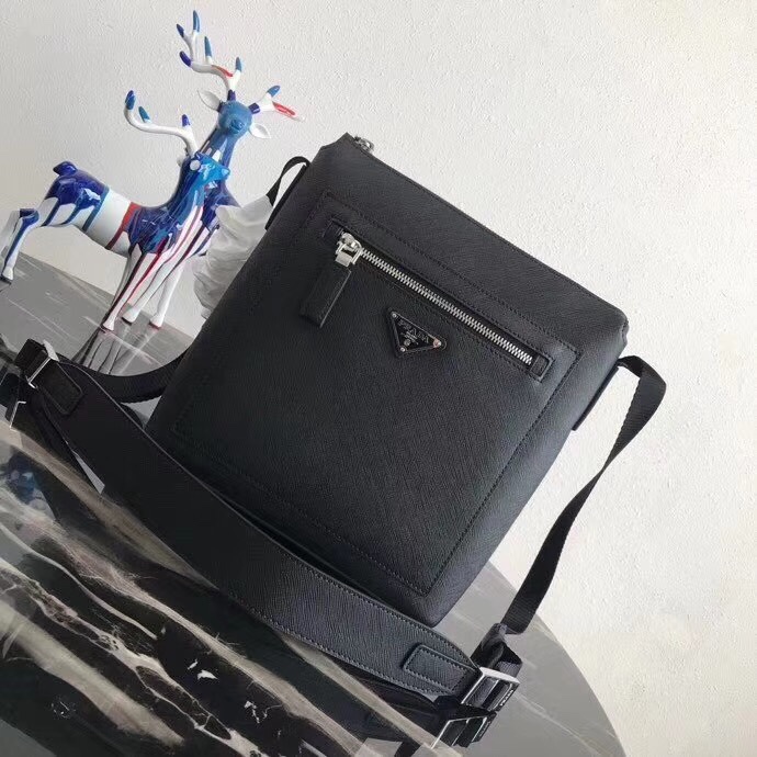 👻New shoulder messenger bag 2VH062 shipped!💝💝 Original factory top-grade saffiano leather🅰️ This shoulder bag has c…