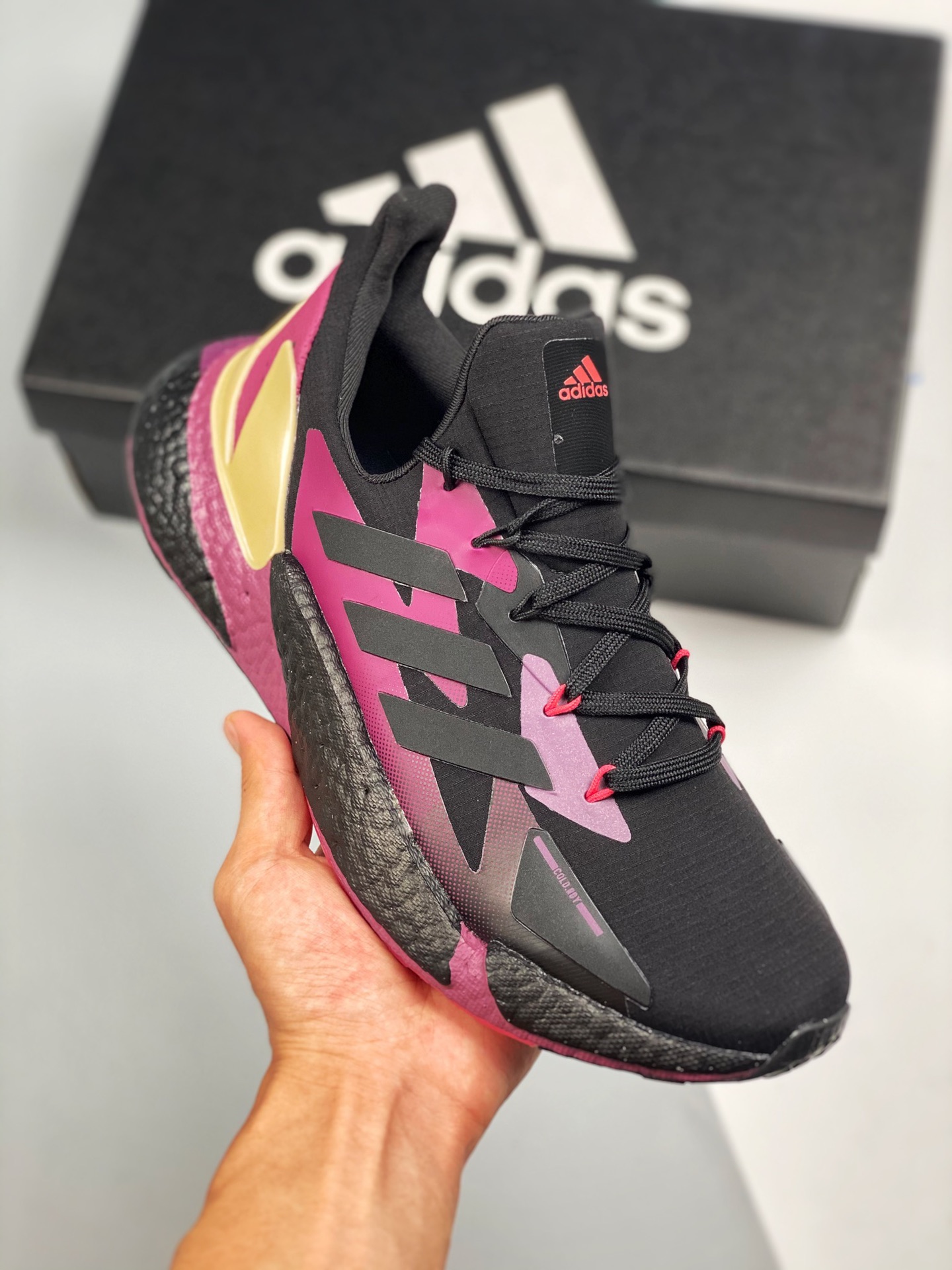 AD Boost X9000L4 El diseño general es extremadamente aerodinámico. Lanzamiento inicial con fotos reales. La parte super…