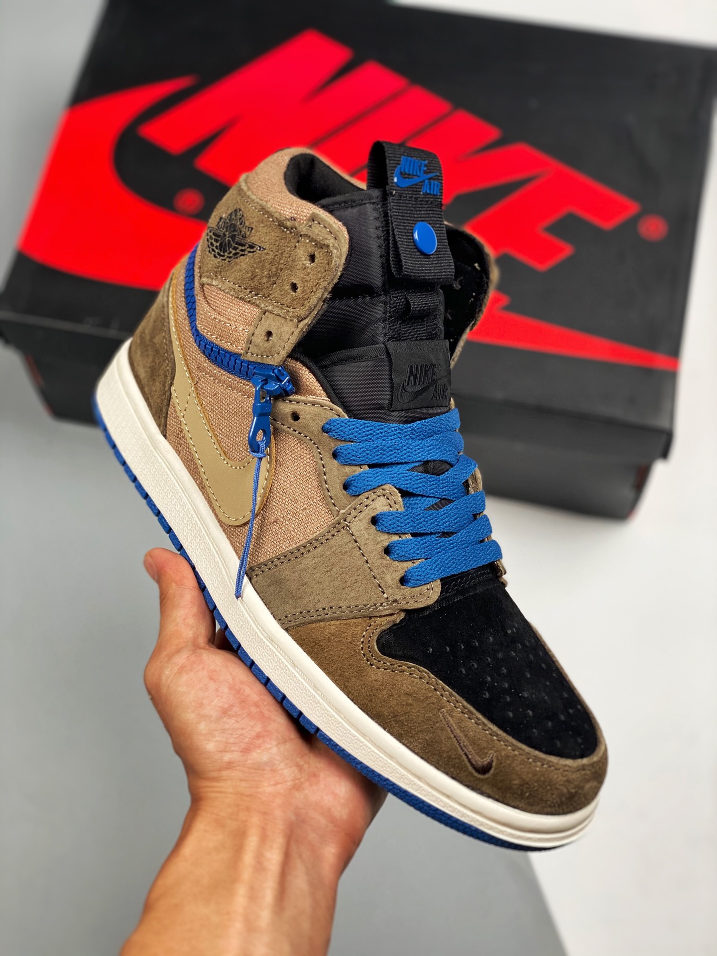 纯原生产线 极致巅峰 Air Jordan 1 High Switch 黑棕 拉链 原楦原纸板开发 极致一眼正品既视感 #原厂手抓纹皮料 / 皮料二次做旧加工 #飞翼3D高频深度立体 全方位比对原鞋 #鞋盒、防尘纸 均采购来自原厂，手中有…