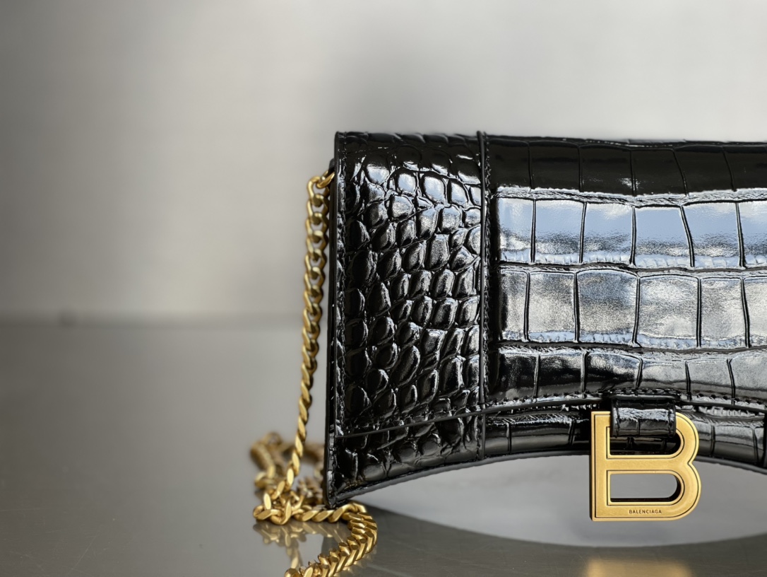 Balenciaga Style Leather Chain Bag style reference detail image 4 from source 776319