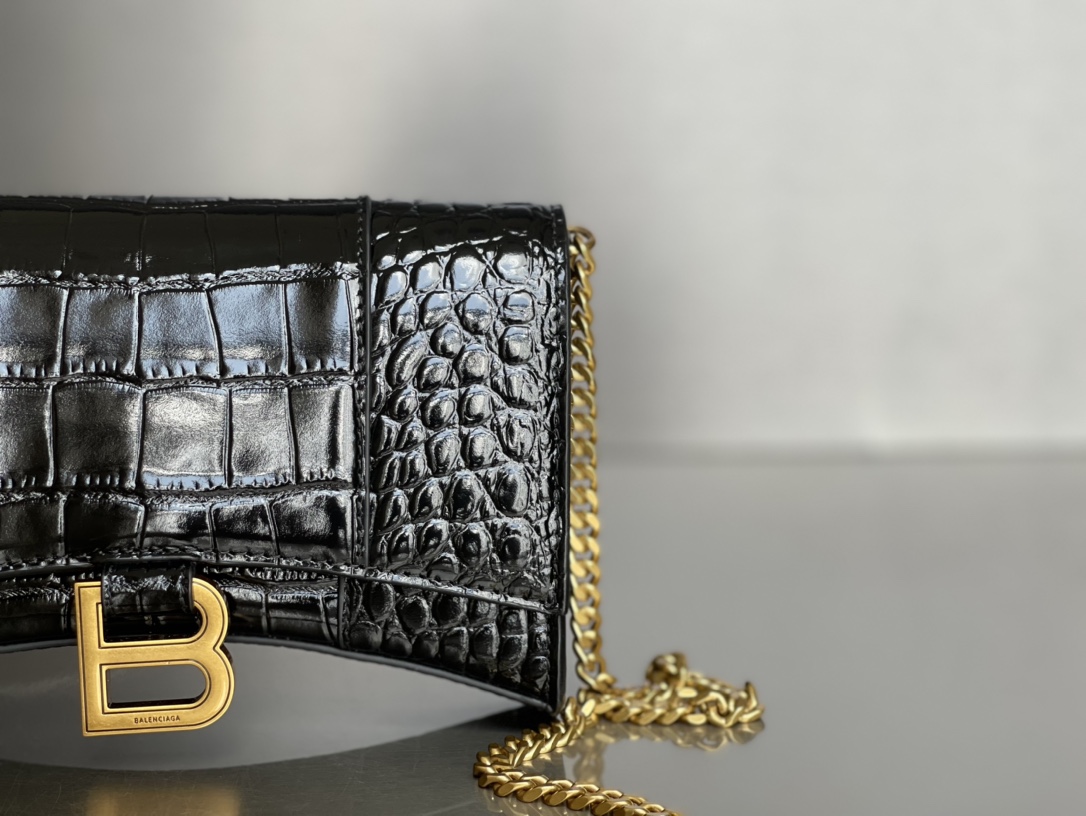 Balenciaga Style Leather Chain Bag style reference detail image 5 from source 776319