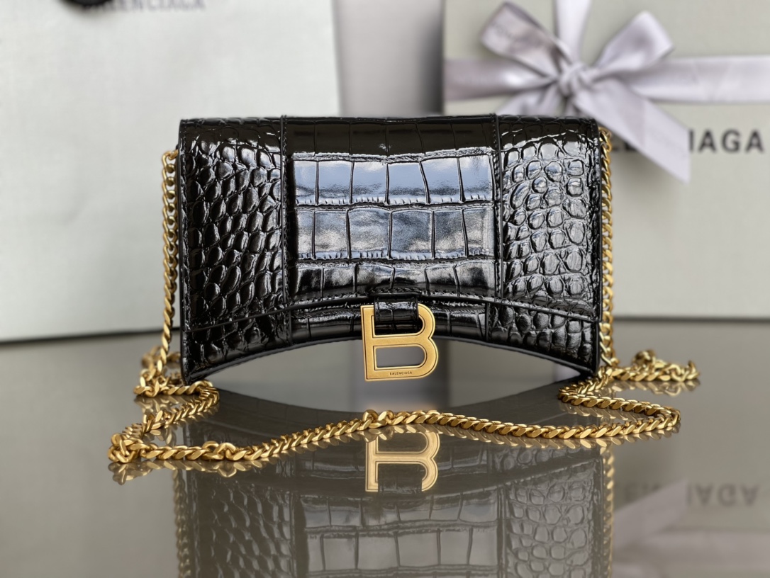 Balenciaga Style Leather Chain Bag style reference detail image 1 from source 776319
