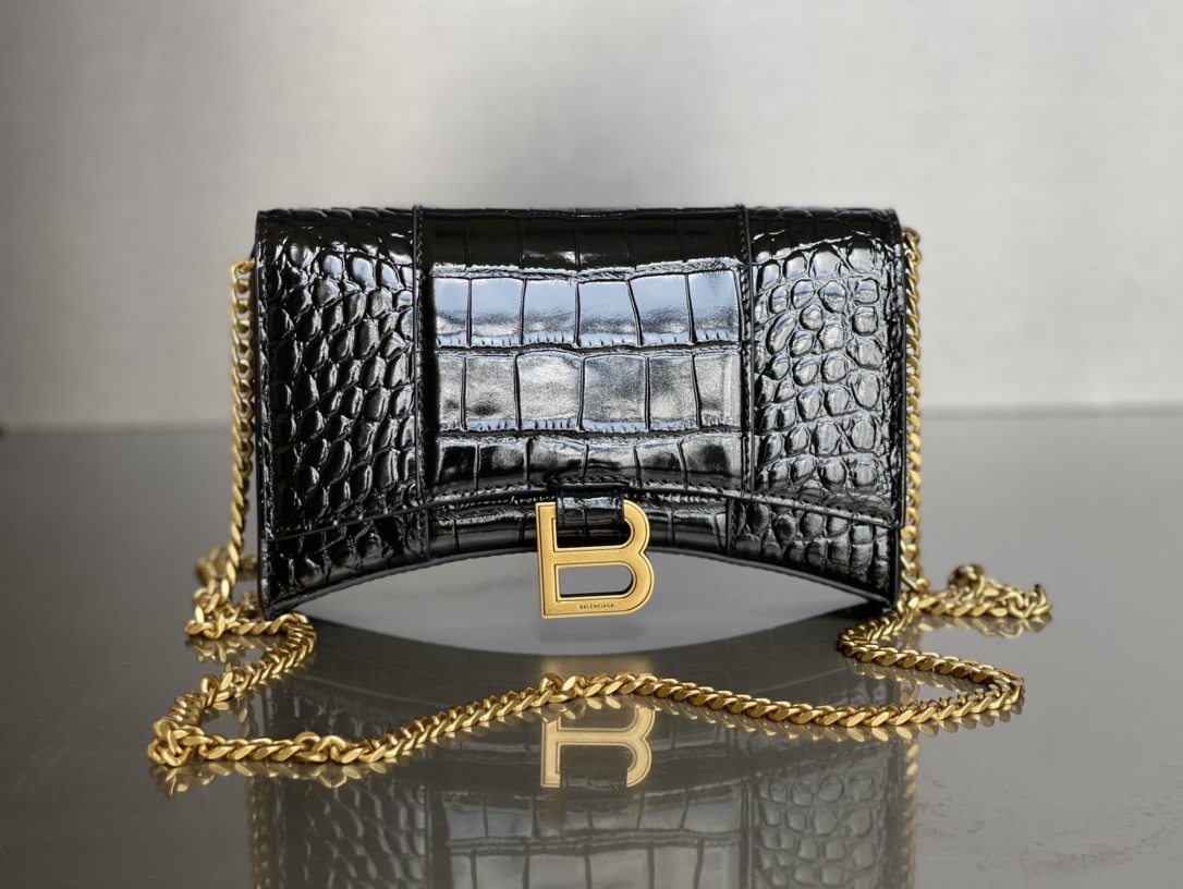 Balenciaga Style Leather Chain Bag style reference detail image 2 from source 776319