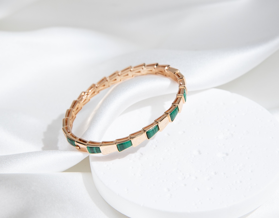 Serpenti Viper系列蛇骨手镯，（宽度6mm，17号尺寸）V金材质厚镀厚金。完美镶钻精心打磨，