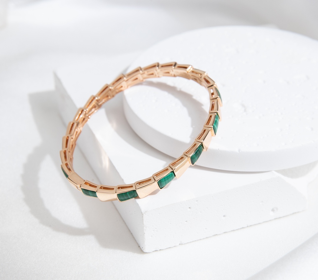 Serpenti Viper系列蛇骨手镯，（宽度6mm，17号尺寸）V金材质厚镀厚金。完美镶钻精心打磨，