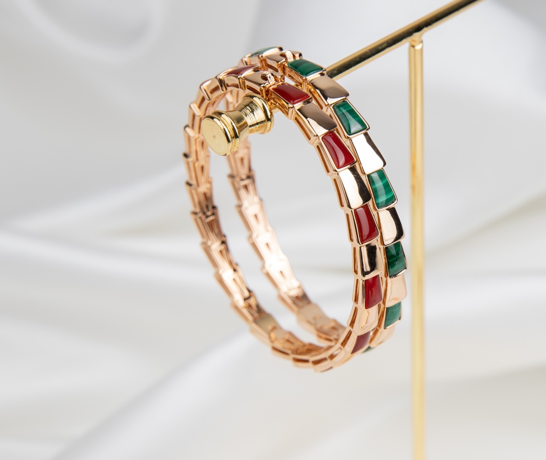 Serpenti Viper系列蛇骨手镯，（宽度6mm，17号尺寸）V金材质厚镀厚金。完美镶钻精心打磨，