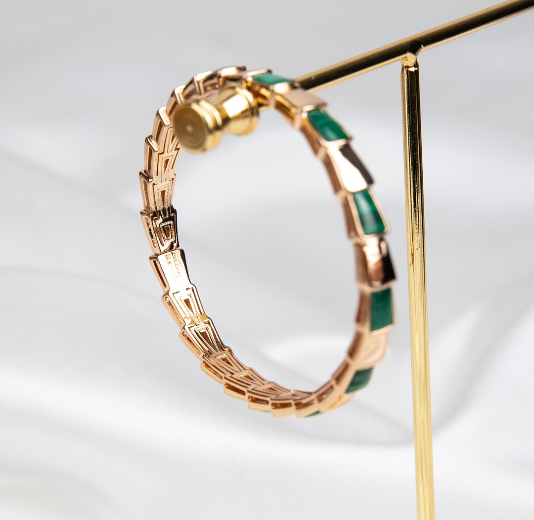 Serpenti Viper系列蛇骨手镯，（宽度6mm，17号尺寸）V金材质厚镀厚金。完美镶钻精心打磨，