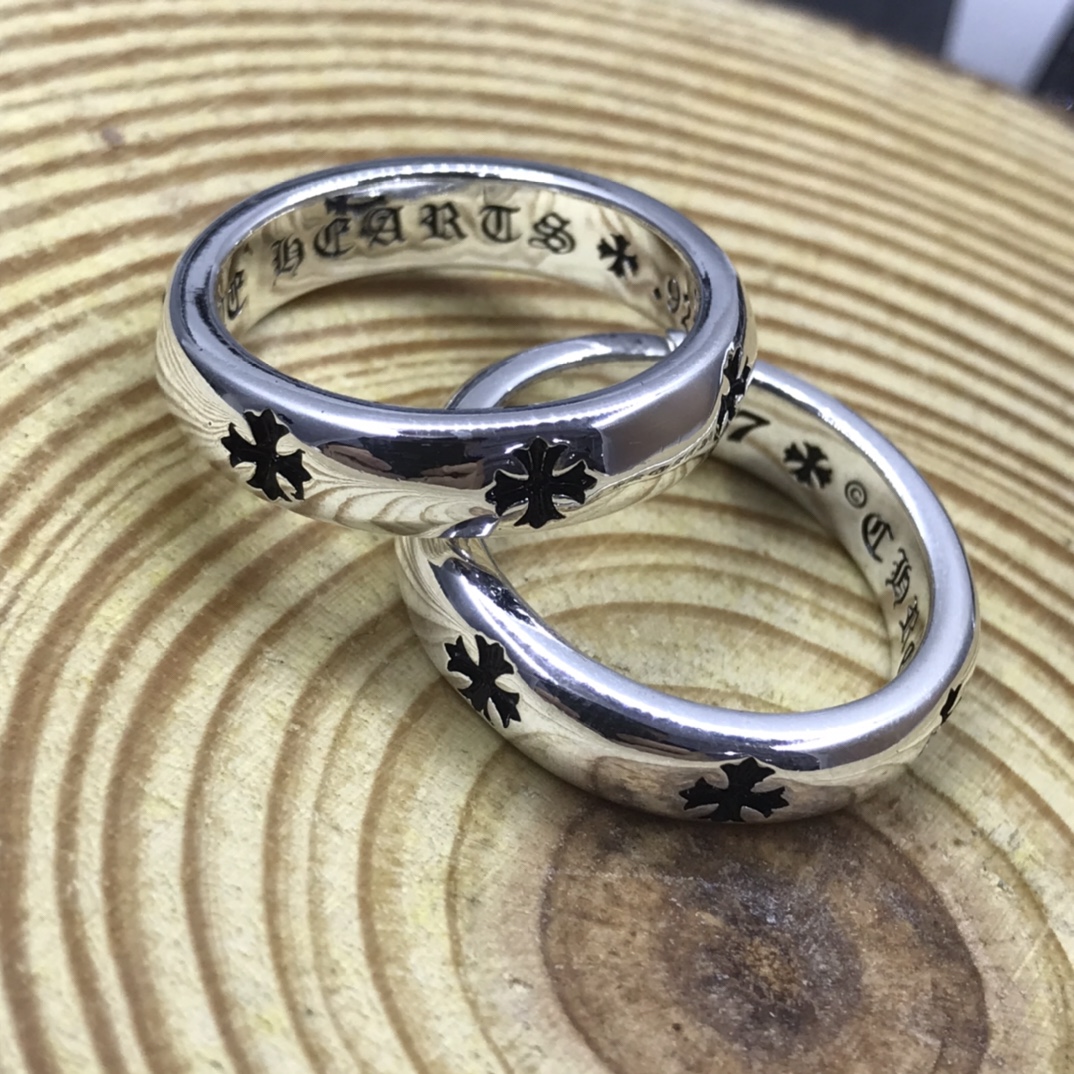 NO:103856,Chrome Hearts Cross-glossy ring ring for couples, size: 6/7/8/, Crome hearts, chrome hearts, chrome hearts, ring19860909Chrome Hearts 克罗心十字花光面圆环戒指,男女情侣可戴.尺寸:6/7/8/号,克罗心戒指,chrome hearts,chrome hearts,ring,Jewelry