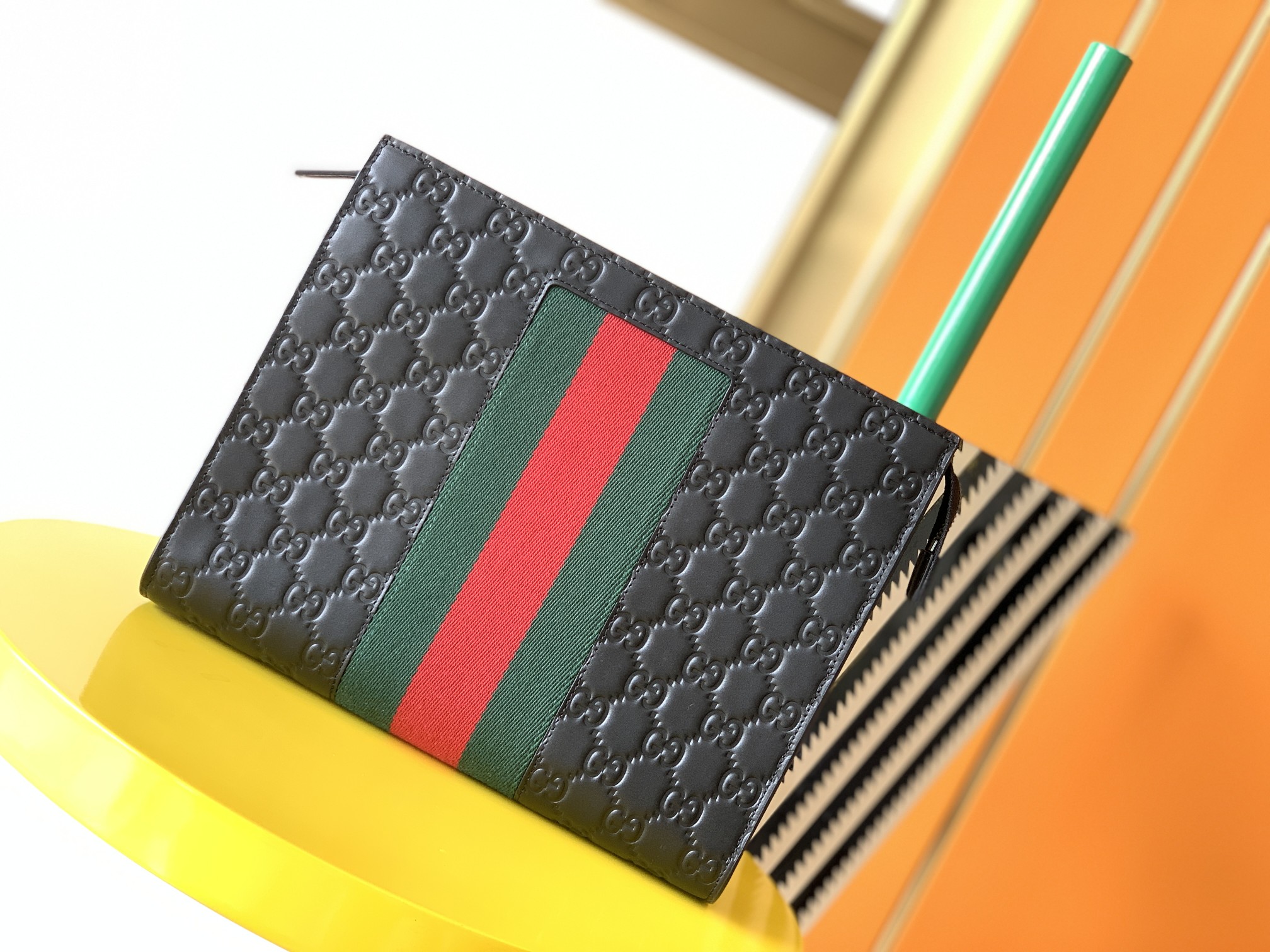 Comparison of Gucci and LV Handbags: Model 475316, Size 26*20