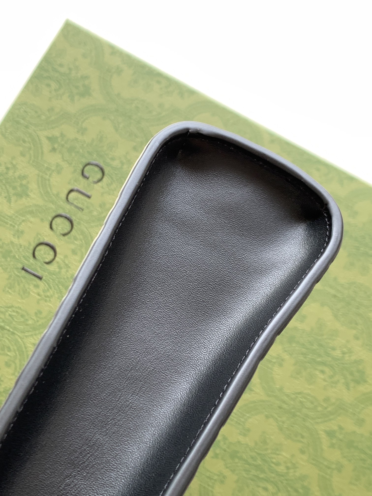 Comparison of Gucci and LV Handbags: Model 475316, Size 26*20 - 图片 7