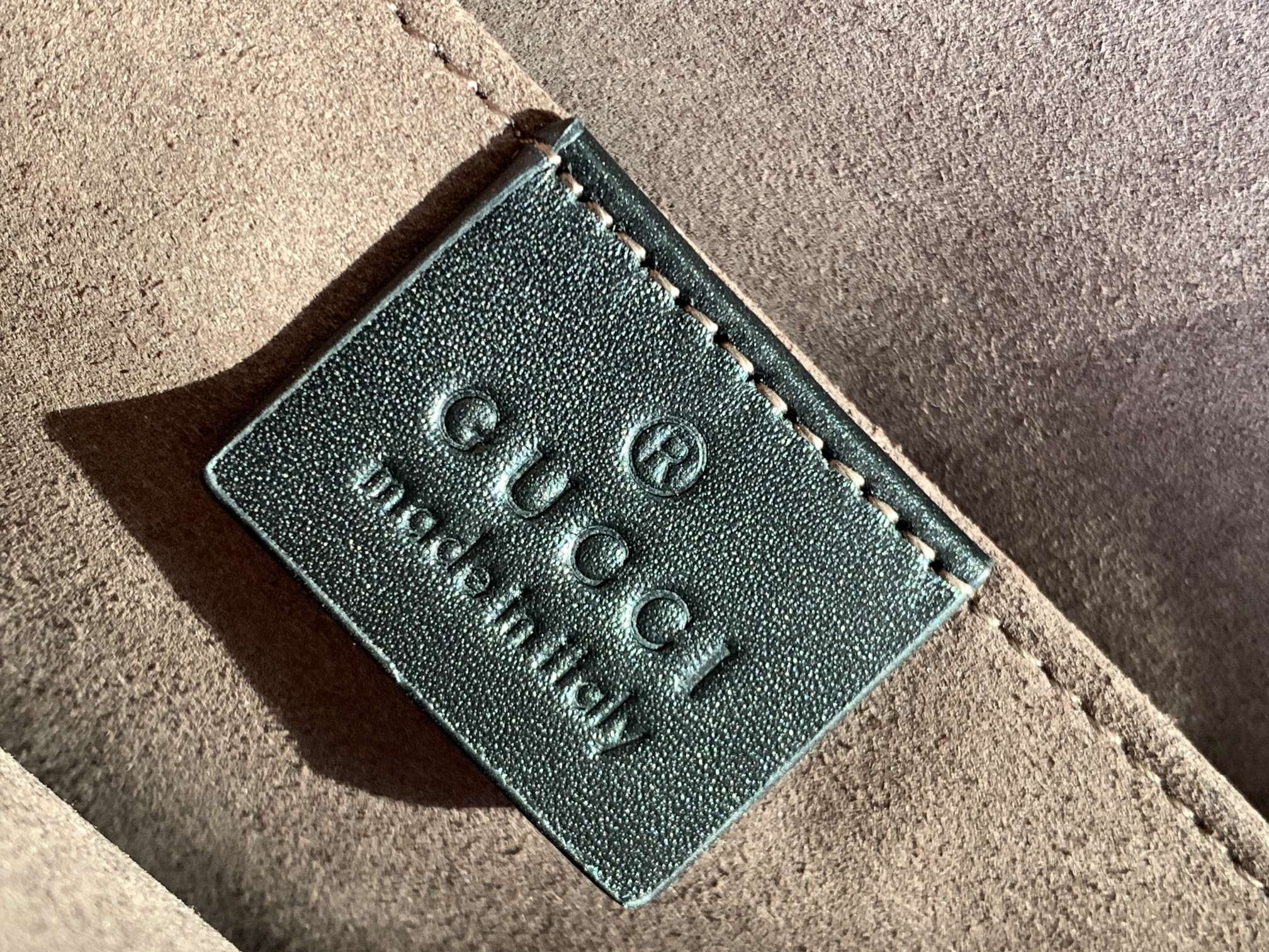 Comparison of Gucci and LV Handbags: Model 475316, Size 26*20 - 图片 9