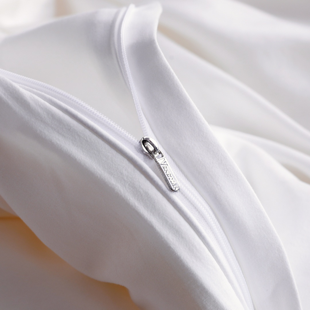 The Venetian Macao – Presidential Suite 100% Pure Silk All-Season Duvet - Comprehensive 6