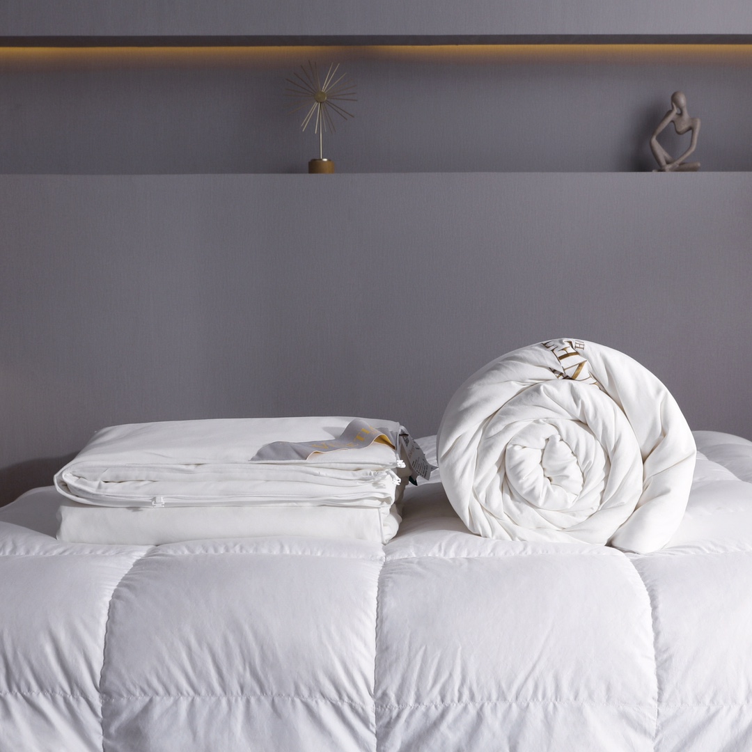 The Venetian Macao – Presidential Suite 100% Pure Silk All-Season Duvet - Comprehensive 8