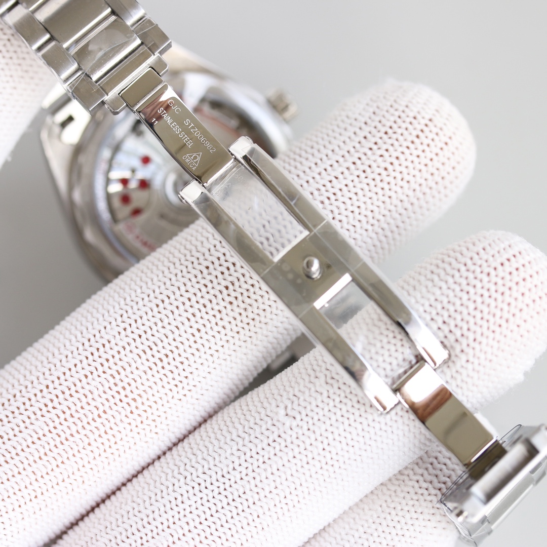 “Omega OMEGA Seahorse series 34mm watch with gold shell, white crust, and VS’s reliable robotic movement.” - 图片 9