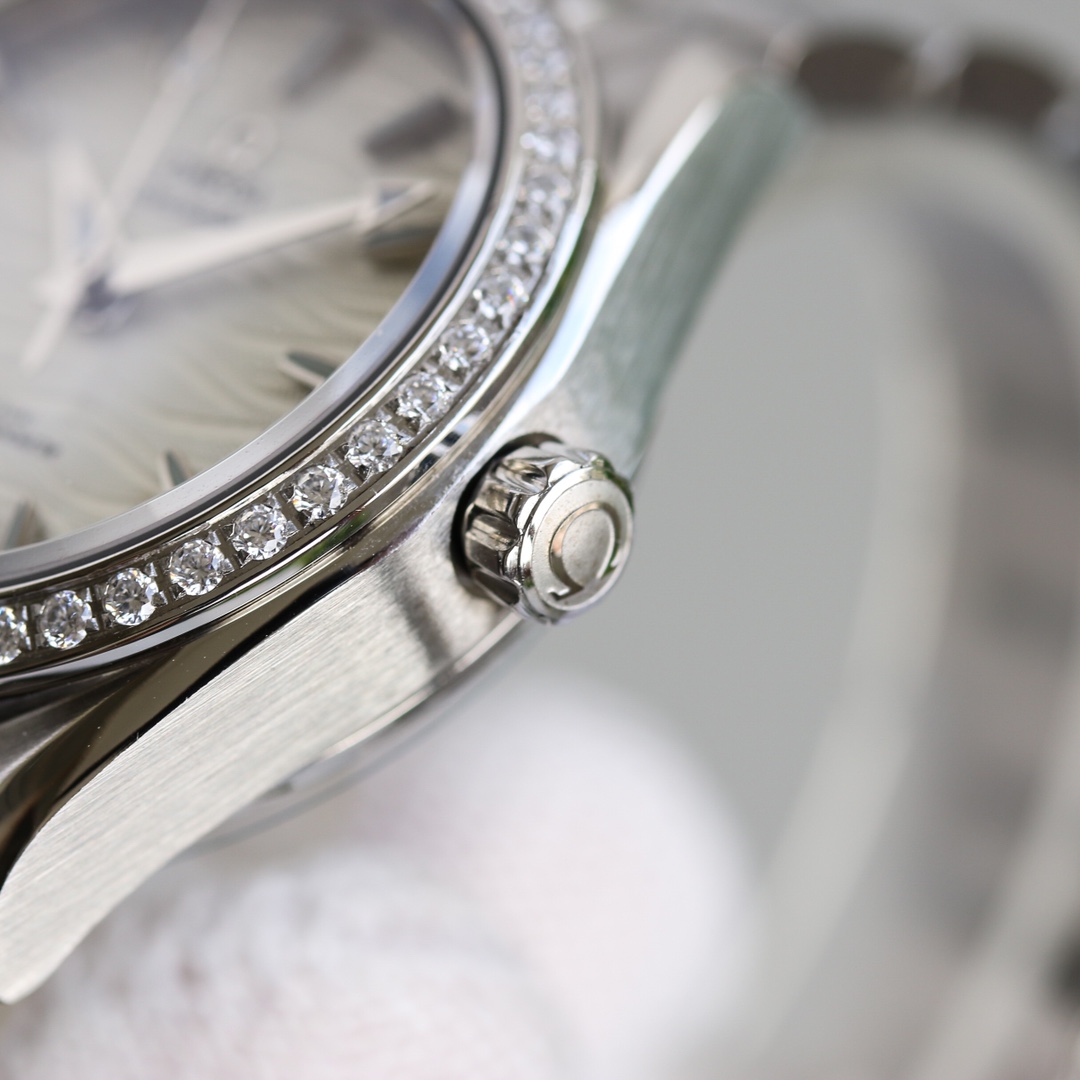 “Omega Seahorse 34mm Gold Watch Review: VS Robot Watch, Perfect Gift for Girls” - 图片 7