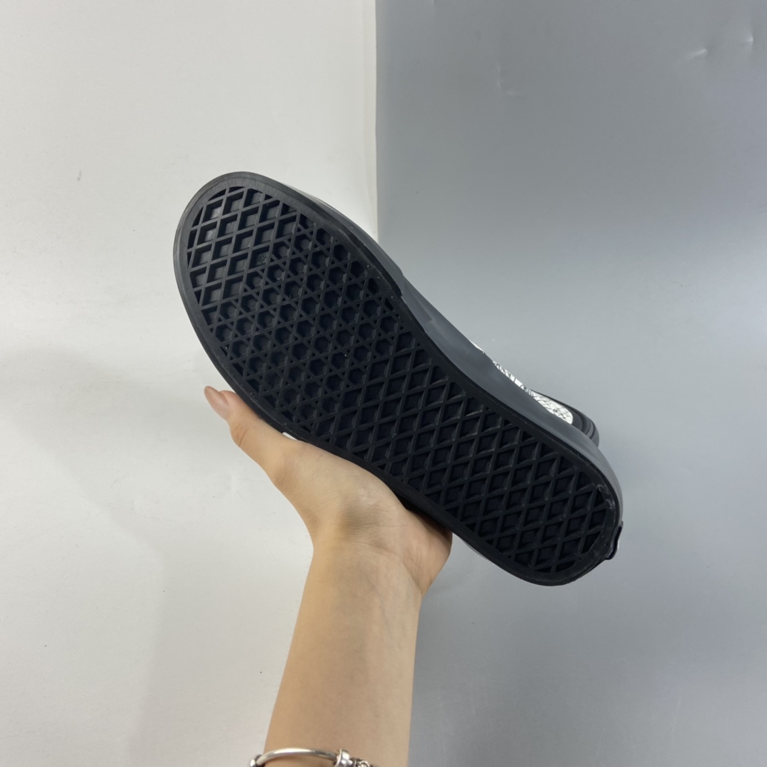 P190 C2H4 x Vans  ”Virtual Reality Alpha” Era 科幻电影主题 VN0A5EFN2YC
