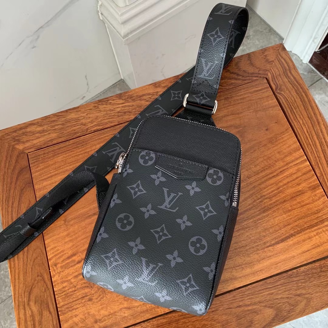 Louis Vuitton LV Outdoor Tassen Schoudertas Canvas Taigarama M30741