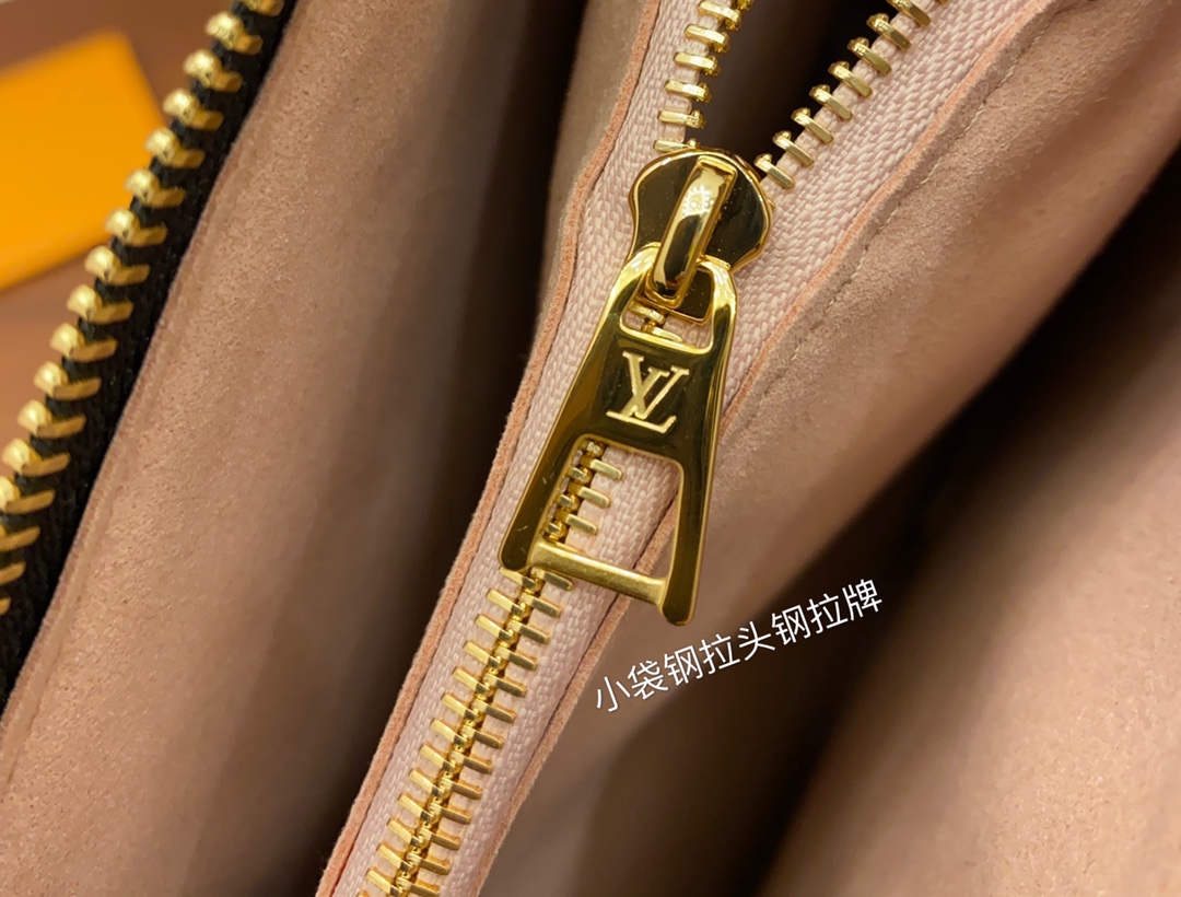 Louis Vuitton LV Coussin PM Handbags M57790