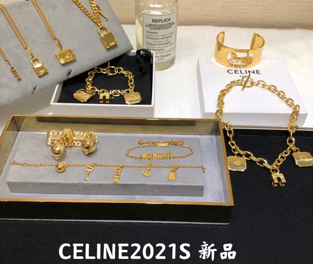 Celine 2021 Spring/Summer Collection Triomphe Bag Gold Necklace - Must-Have