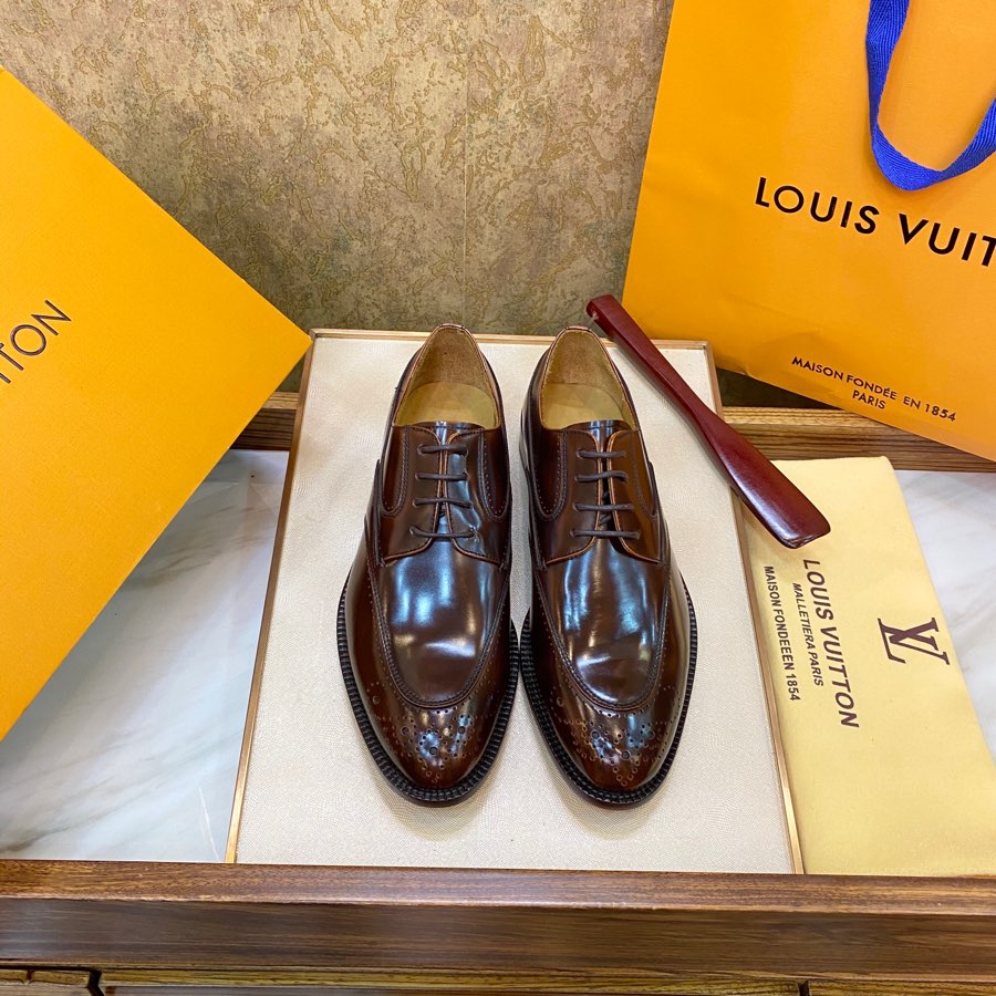 NO:347799,1V classic immortal heavy shipment [Northern Classic Coffee] imported Italian cowhide patent leather, genuine original single top high-end goods, top OEM factory strict process, adopt real cowhide large sole, original single material (original cowhide sole) truly top high-end goods, expensive, unparalleled quality, gentleman high-end style belongs, 38/44; counter invoice, mahogany shoehorn, (support original single inspection), cowhide198609091V经典不朽 重磅出货【高贵经典咖啡】进口意大利牛皮漆皮,真正原单顶级高端货,顶级代加工厂严格工序,釆用真正牛皮大底,原单材料（原厂牛皮底）真正顶级高档货,价位昂贵,质量无与伦比,绅士高档风所属,38/44；专柜发票,红木鞋拔,（支持原单验货）,,cowhide,Men's shoes