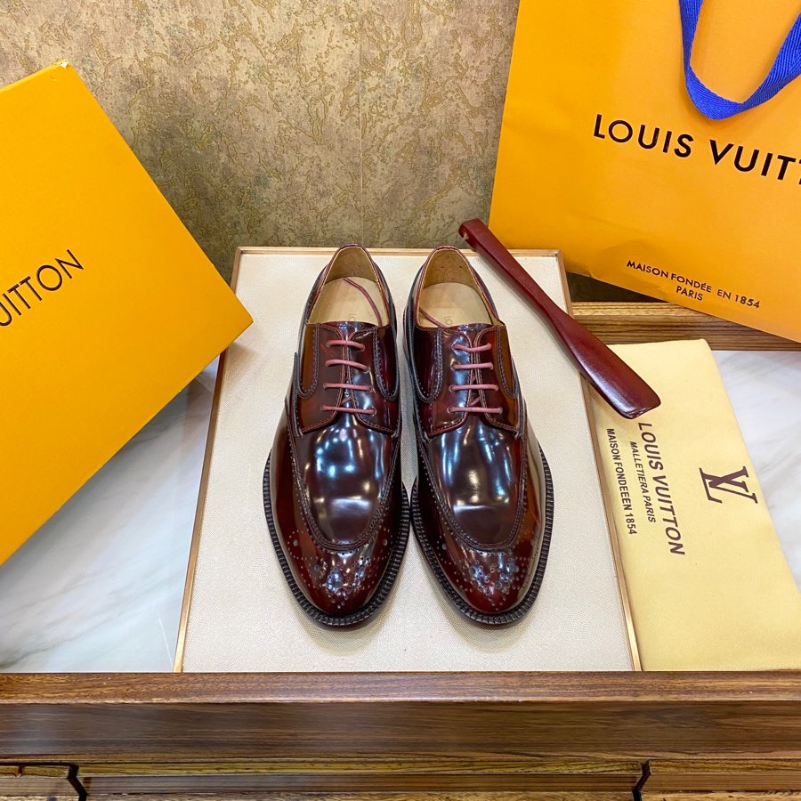 NO:347816,1V classic immortal heavy shipment [Mysterious and noble wine red] imported Italian cowhide patent leather, genuine original single top high-end goods, top OEM factory strict process, adopt real cowhide large sole, original single material (original cowhide sole) truly top high-end goods, expensive, unparalleled quality, gentleman high-end style belongs, 38/44; counter invoice, mahogany shoehorn, (support original single inspection), cowhide198609091V经典不朽 重磅出货【神秘高贵酒红】进口意大利牛皮漆皮,真正原单顶级高端货,顶级代加工厂严格工序,釆用真正牛皮大底,原单材料（原厂牛皮底）真正顶级高档货,价位昂贵,质量无与伦比,绅士高档风所属,38/44；专柜发票,红木鞋拔,（支持原单验货）,,cowhide,Men's shoes