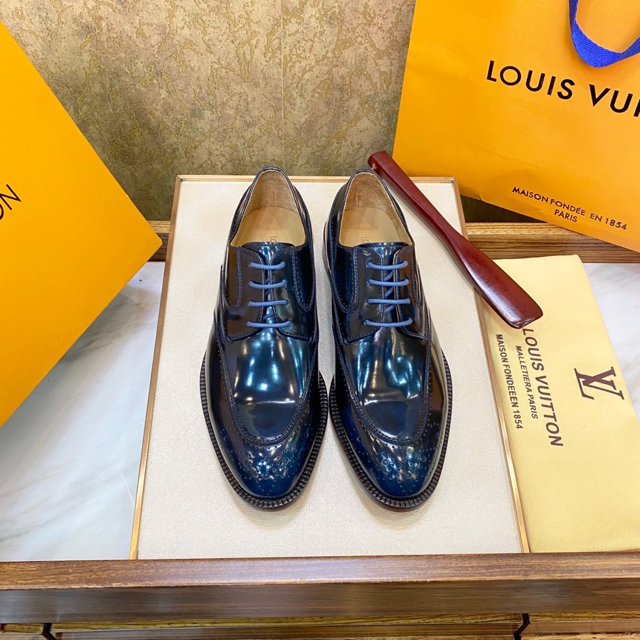 NO:347829,1V classic immortal heavy shipment [Caramurai Blue] imported Italian cowhide patent leather, genuine original single top high-end goods, top OEM factory strict process, adopt real cowhide large sole, original single material (original cowhide sole) truly top high-end goods, expensive, unparalleled quality, gentleman high-end style belongs, 38/44; counter invoice, mahogany shoehorn, (support original single inspection), cowhide198609091V经典不朽 重磅出货【魅力贵族蓝】进口意大利牛皮漆皮,真正原单顶级高端货,顶级代加工厂严格工序,釆用真正牛皮大底,原单材料（原厂牛皮底）真正顶级高档货,价位昂贵,质量无与伦比,绅士高档风所属,38/44；专柜发票,红木鞋拔,（支持原单验货）,,cowhide,Men's shoes