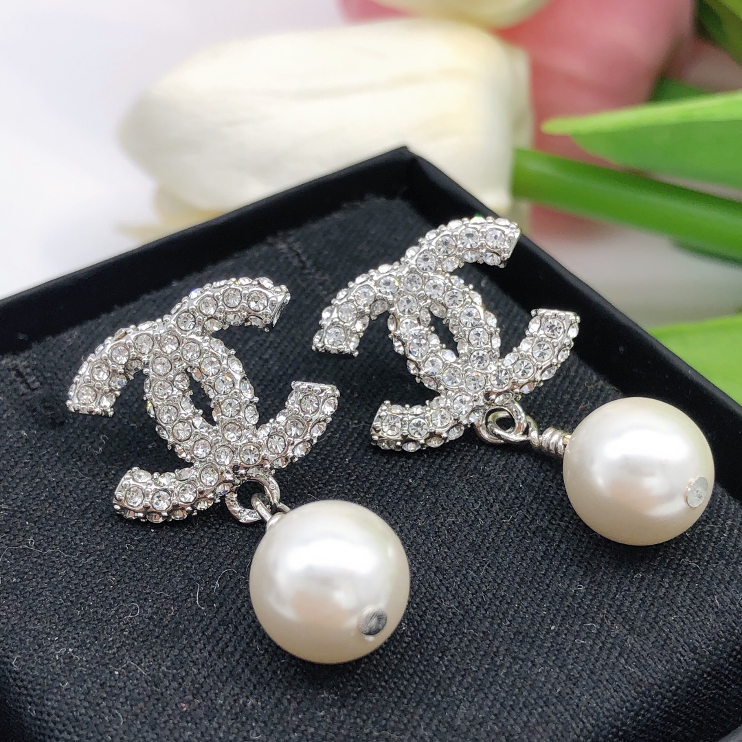 NO:105318,Number XED0470 Fashion Pearl full diamond earrings silver diamond-set regret series ~ Temperament versatile crystal pearl earrings ~ Close your eyes, jewelry quality, earrings19860909编号XED0470 时尚 珍珠满钻耳钉银色镶钻不买后悔系列～气质百搭型水晶珍珠耳环~闭眼入,饰品精品,earrings,Jewelry
