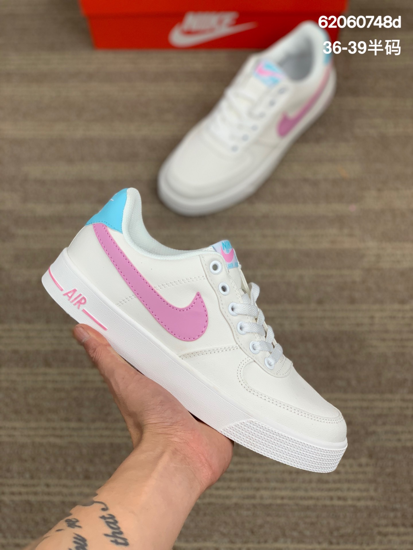 
耐克/Nike Air Force 1 空一军号 简空版军 帆布内气置垫 低帮板鞋 货号：630939
尺码:36-39半码
编码：62060748d