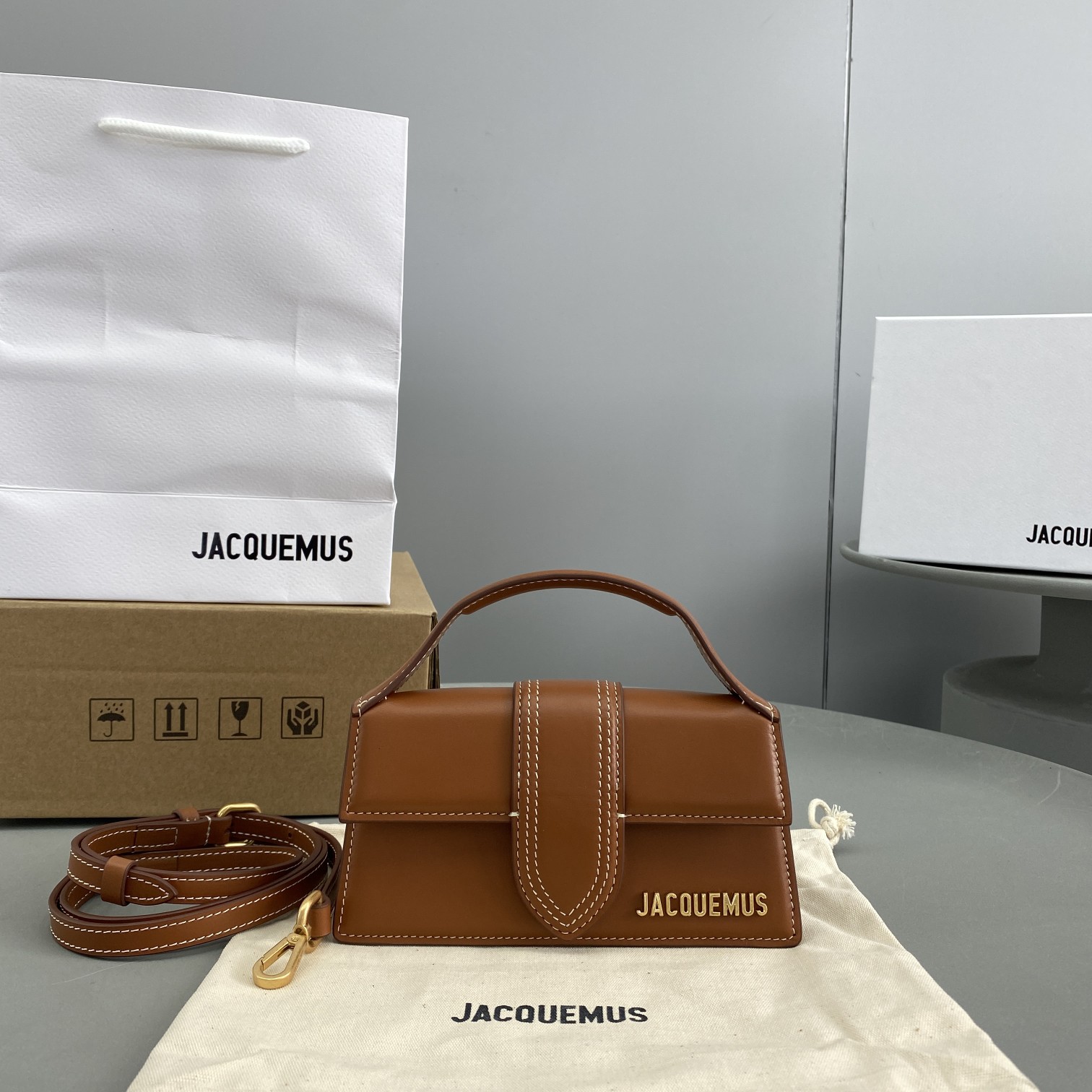 Jacquemus עותק
 תיקים תיקי כתף וצד חום זהב אדום שמואיzaire2006. kgm Vintage