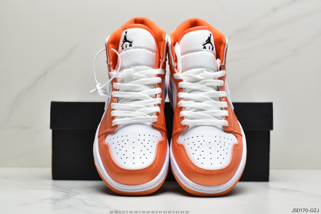 200 耐克NIKE Air Jordan 1 Mid SE”Track Black/Tiffney” DM4228-800
