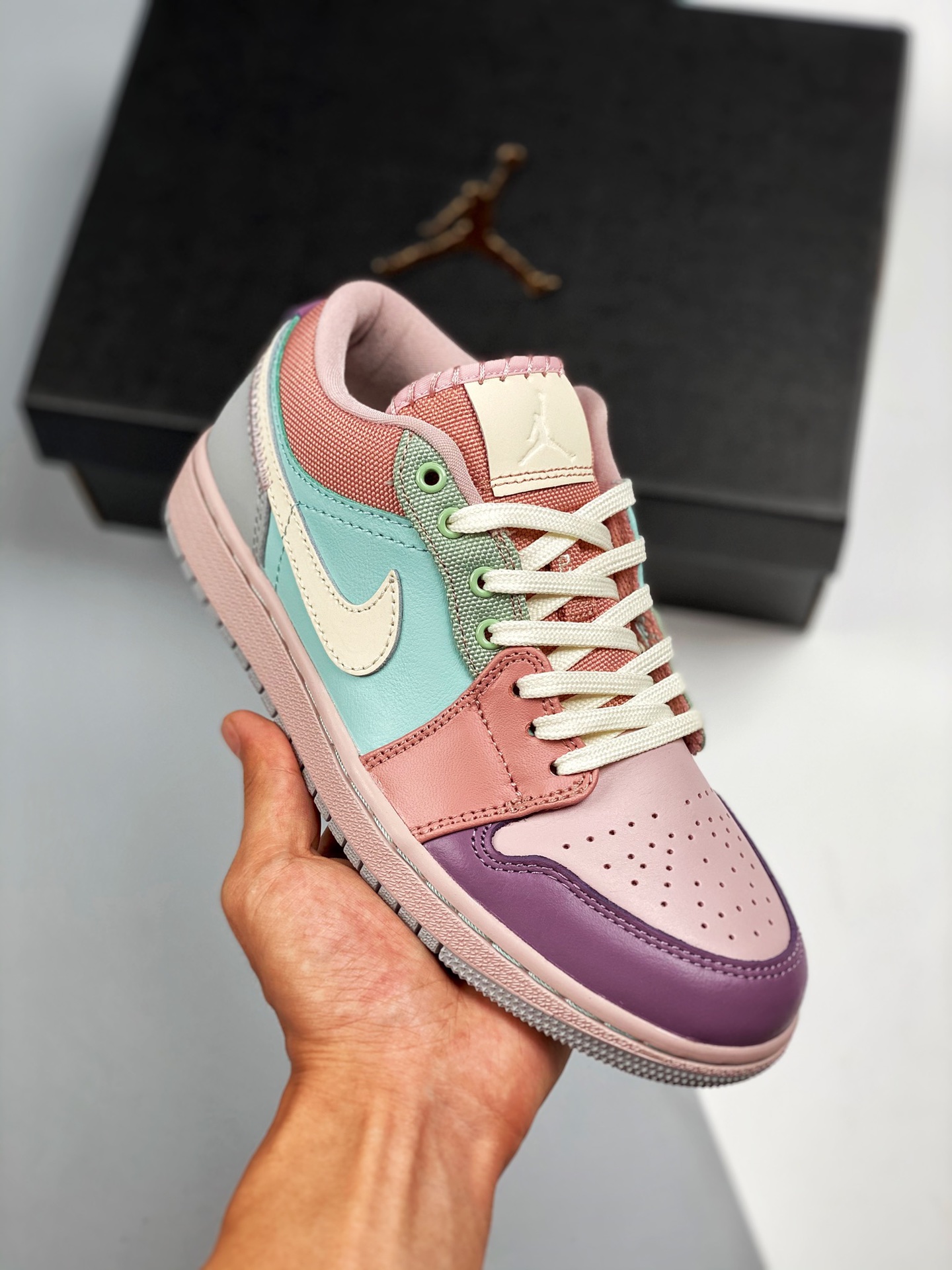 Air Jordan 1 Low 粉紫绿 官方同步配色 原装级产物 公司原鞋购回重新打版开模 拒绝公底 购置公司同步原材料 都有细节还原95%全网最高版本 原汁原味 忠于原版 货号：DJ5196 615 Size：36 36.5 37.5…