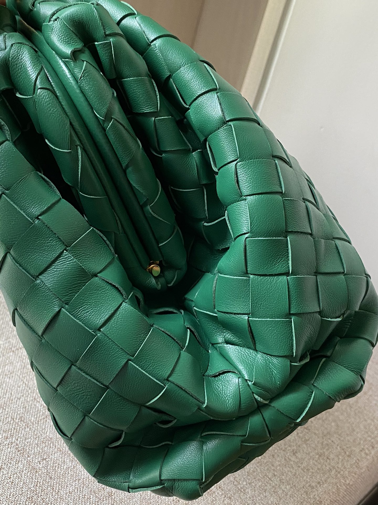 Bottega Veneta British Green B Home 576227 Super Brain Super Brain BV clutch bags counterattack begins with this early autumn THE POUCH series cl