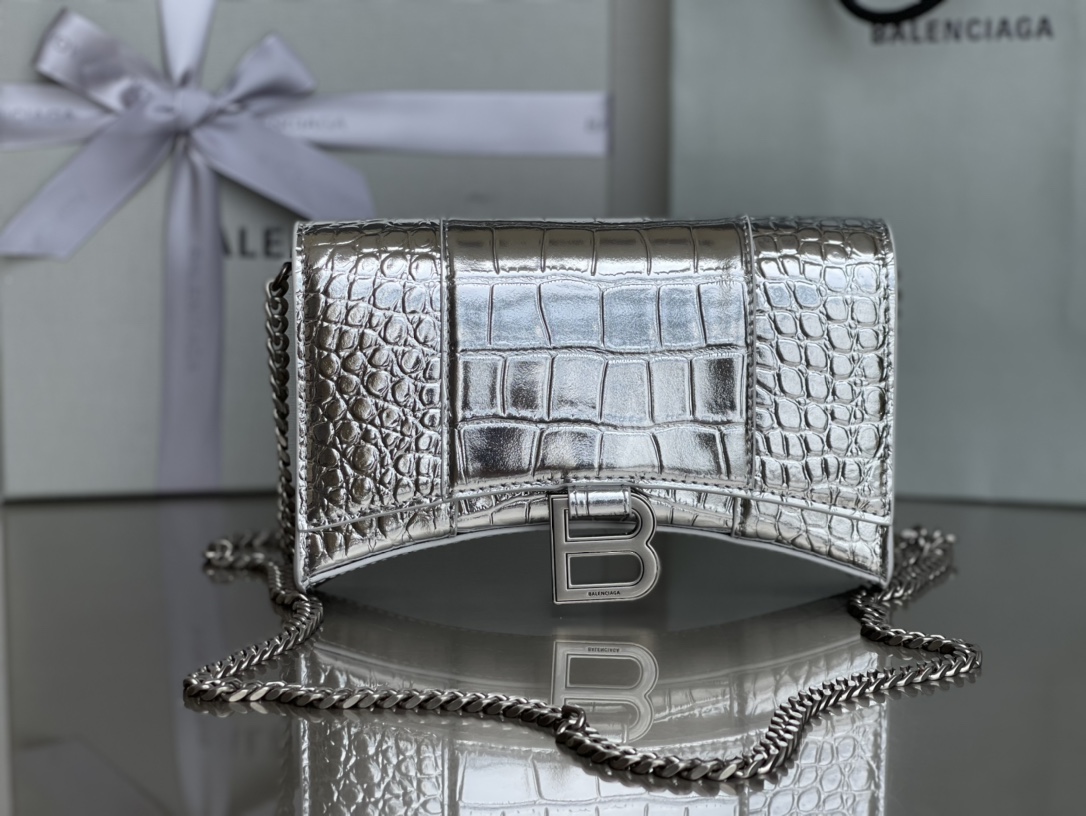 Balenciaga Style Leather Chain Bag style reference detail image 1 from source 776320