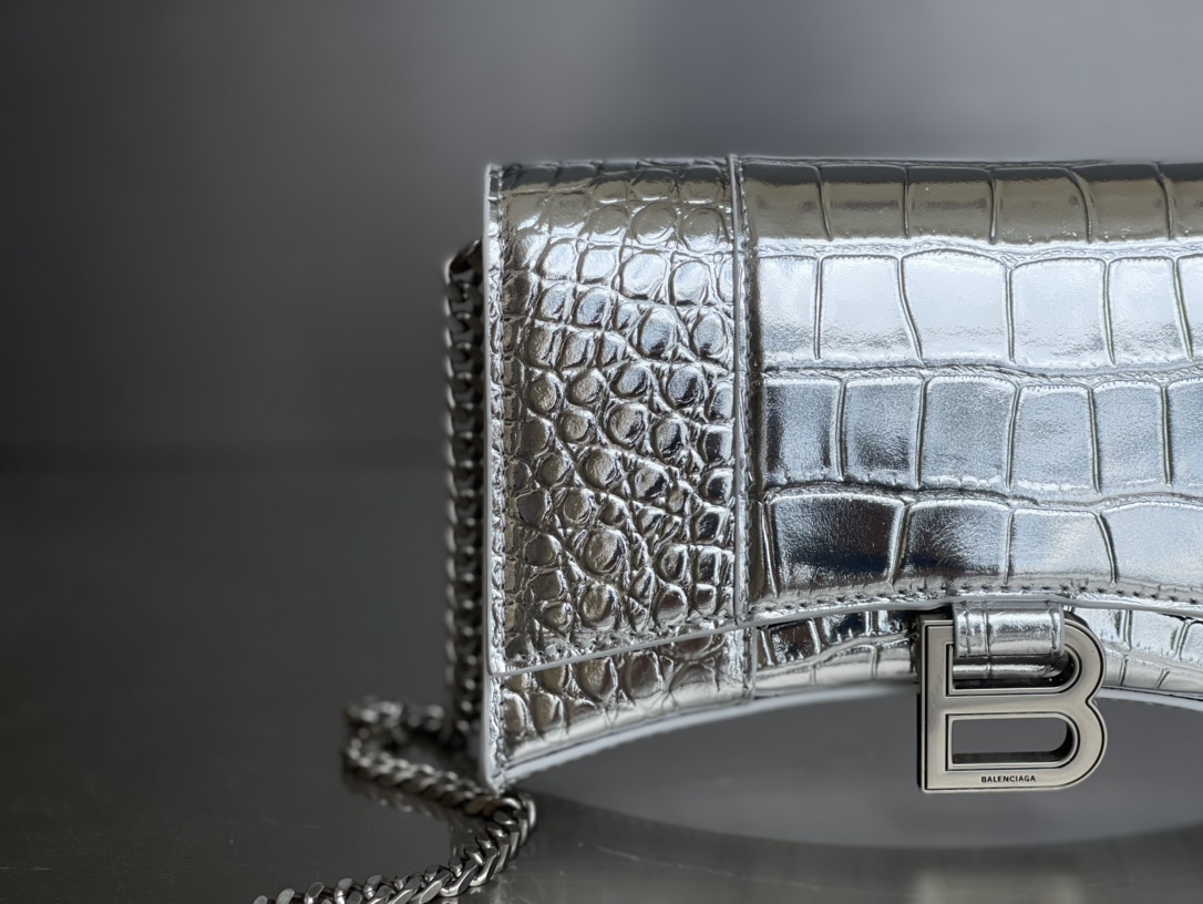 Balenciaga Style Leather Chain Bag style reference detail image 4 from source 776320