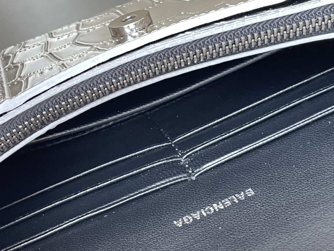 Balenciaga Style Leather Chain Bag style reference detail image 9 from source 776320