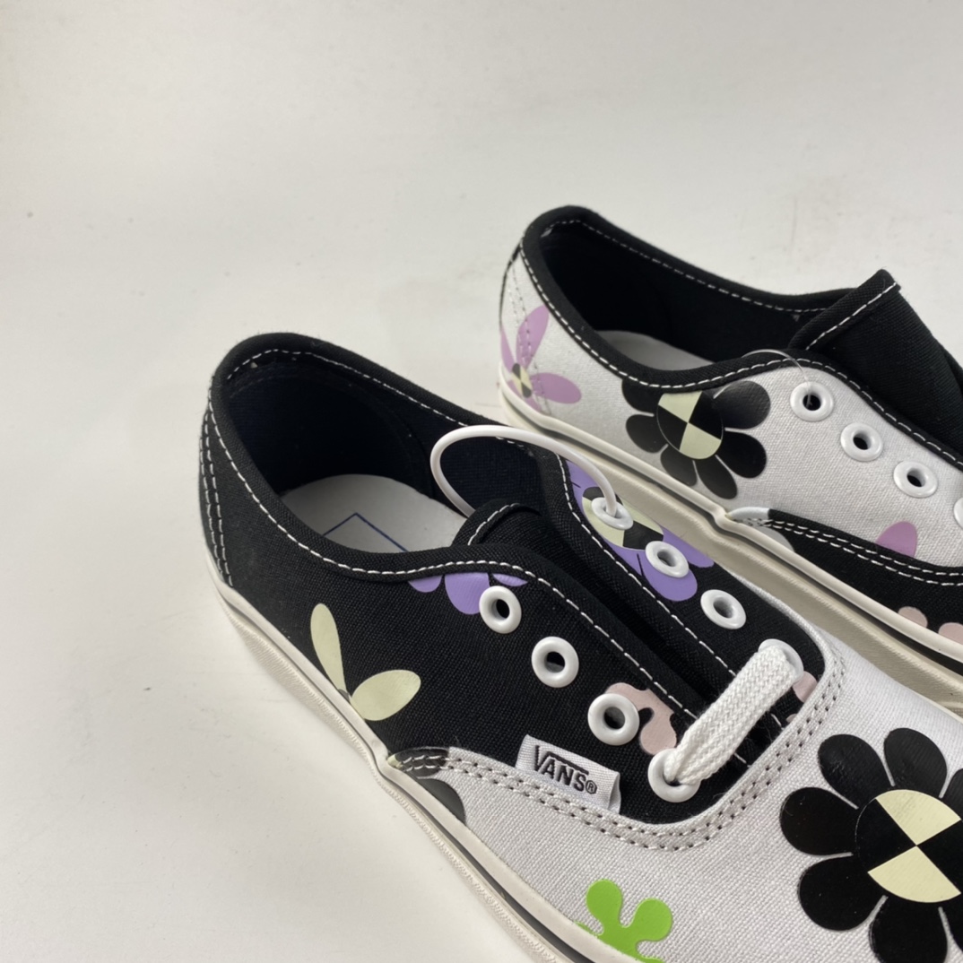 P150 Vans Authentic 44 安娜海姆经典4孔鸳鸯彩色小花低帮板鞋 VN0A54F241S