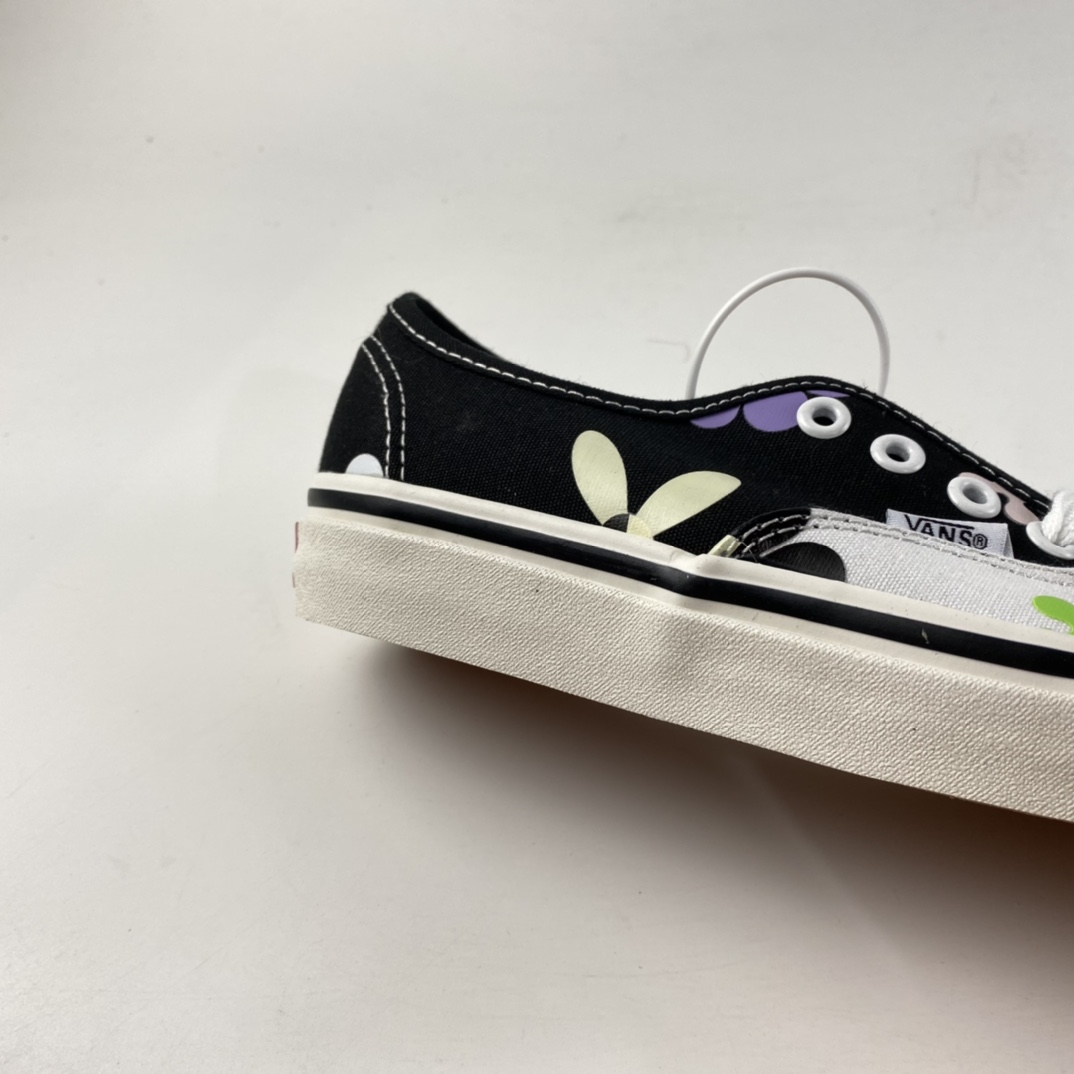 P150 Vans Authentic 44 安娜海姆经典4孔鸳鸯彩色小花低帮板鞋 VN0A54F241S